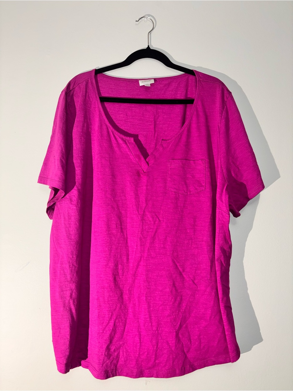 Avenue Short Sleeve Pocket Tee in Fuchsia Pink